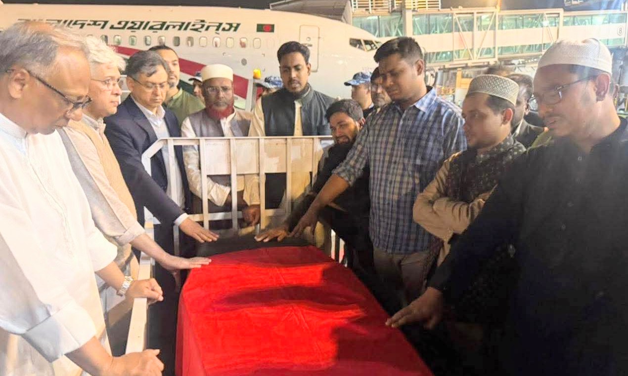ঢাকায় পৌঁছেছে হাদির মরদেহ, জানাজা শনিবার দুপুরে সংসদ ভবনের দক্ষিণ প্লাজায়