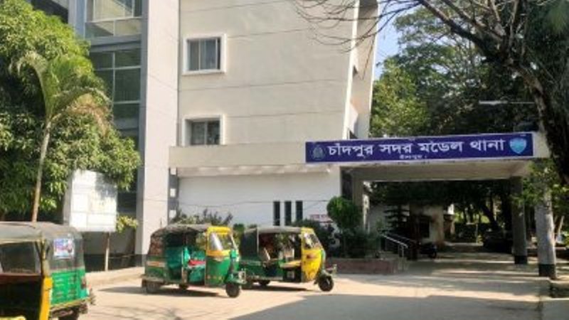 বিশৃঙ্খলা করায় নিজ দলের কর্মীদের পুলিশে দিলেন নবনির্বাচিত চাঁদপুরের এমপি মানিক