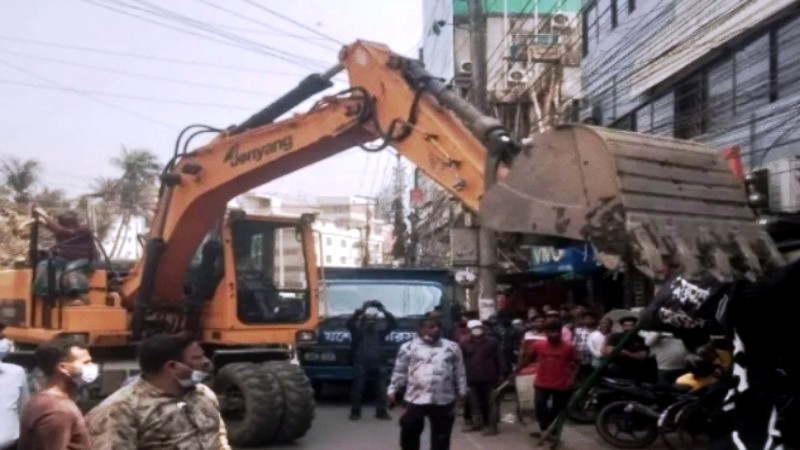 যশোরে রমজানে যানজট নিরসনে ফুটপাত উচ্ছেদ অভিযান শুরু