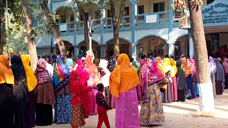 তানোরে উৎসব মুখর পরিবেশে ভোট গ্রহণ সম্পন্ন, চলছে গণনা