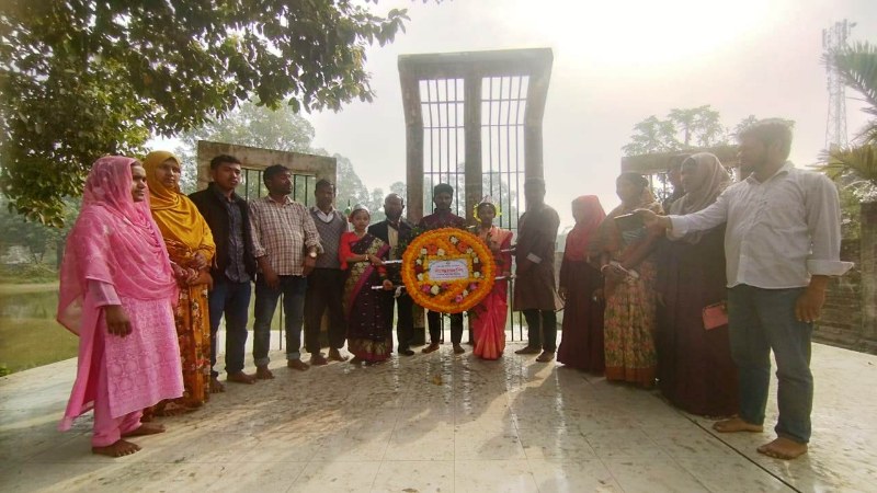 আন্তর্জাতিক মাতৃভাষা দিবসে শহীদ মিনারে মোহাম্মদ আলীর শিশু নিকেতনের ফুলেল শ্রদ্ধা