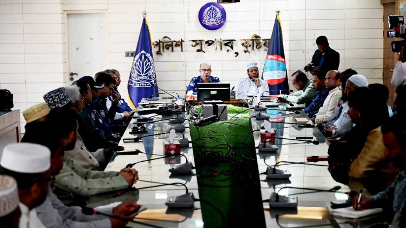 কুষ্টিয়ার সার্বিক আইন-শৃঙ্খলা সভায় আমির হামজা এমপি