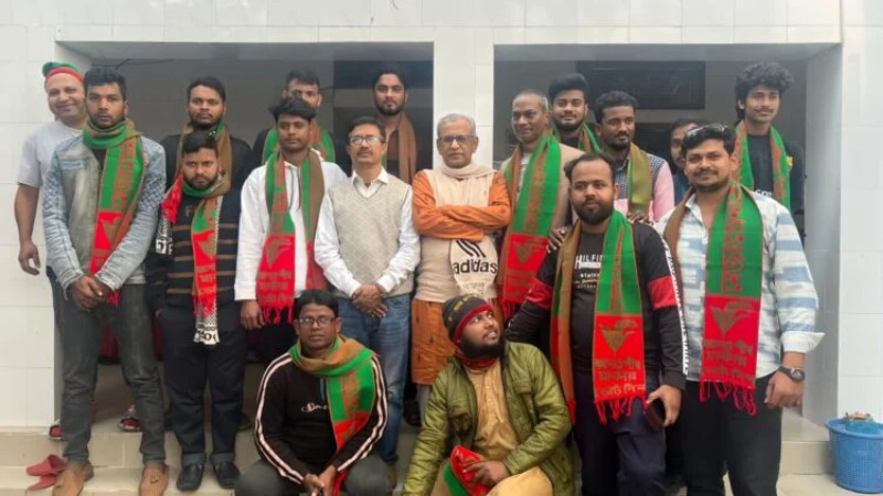 গোদাগাড়ীতে বৈষম্যবিরোধী ছাত্র আন্দোলনে আহতদের সাথে মতবিনিময় করেছে ধানের শীষের প্রার্থী