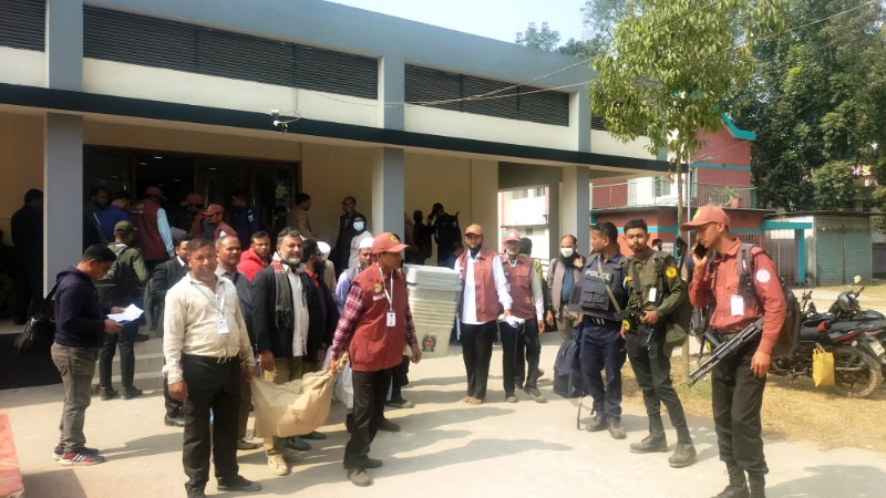 কুড়িগ্রাম-৩ আসনের ১৪০টি কেন্দ্রে নির্বিঘ্নে পৌঁছানো হচ্ছে ভোটের সামগ্রী