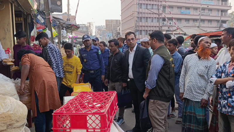 ফুটপাত দখলমুক্তে কড়া অবস্থানে প্রশাসন, জরিমানা ৩ হাজার টাকা