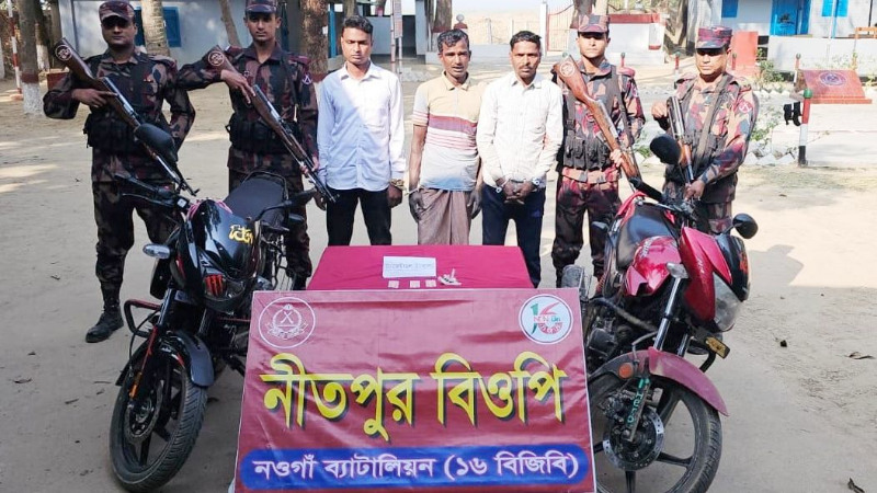 পোরশায় ভারতীয় ট্যাপেন্টাডাল ট্যাবলেট ও গাজাসহ মাদক ব্যবসায়ী আটক