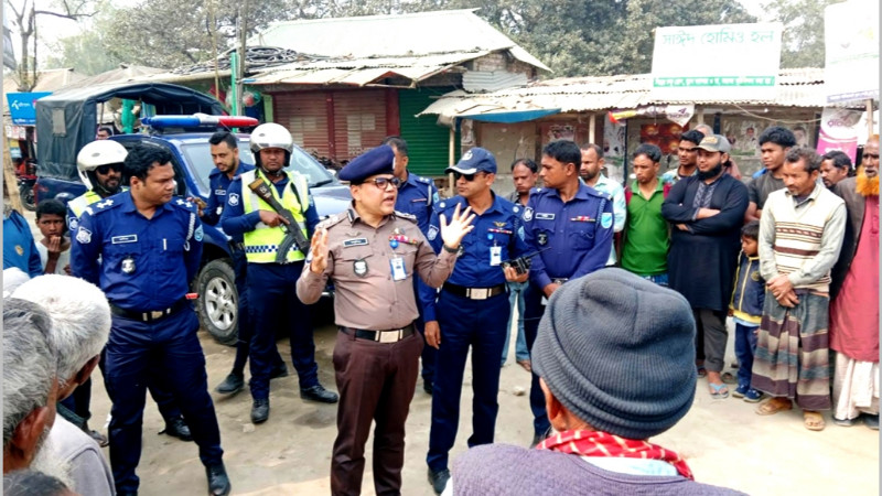 নীলফামারীতে ভোটারদের আস্থা ফেরাতে ডিআইজির গণসংযোগ