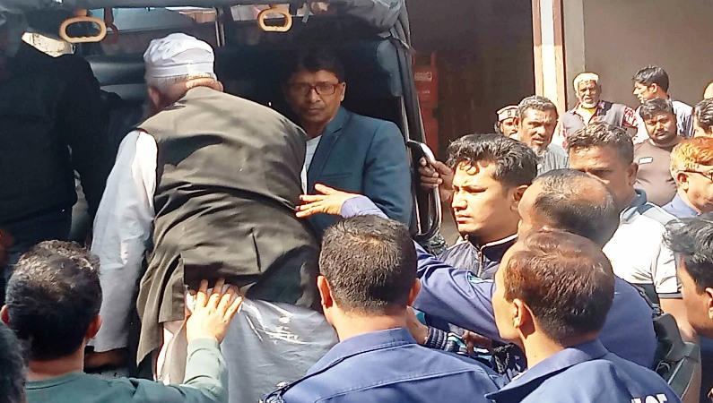 পার্বতীপুরে আওয়ামীলীগ কার্যালয়ে পুলিশের অভিযান, আটক -৫