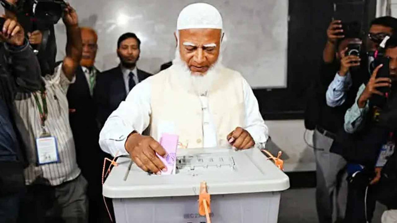 ভোট দিলেন জামায়াত আমির ডা. শফিকুর রহমান