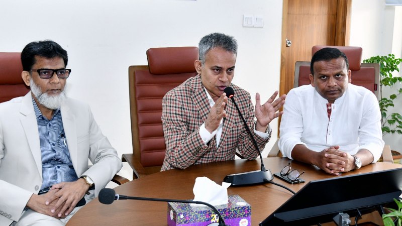 রাষ্ট্রের স্বার্থে নিজেকে নিবেদিত করার আহ্বান সড়ক পরিবহনমন্ত্রীর