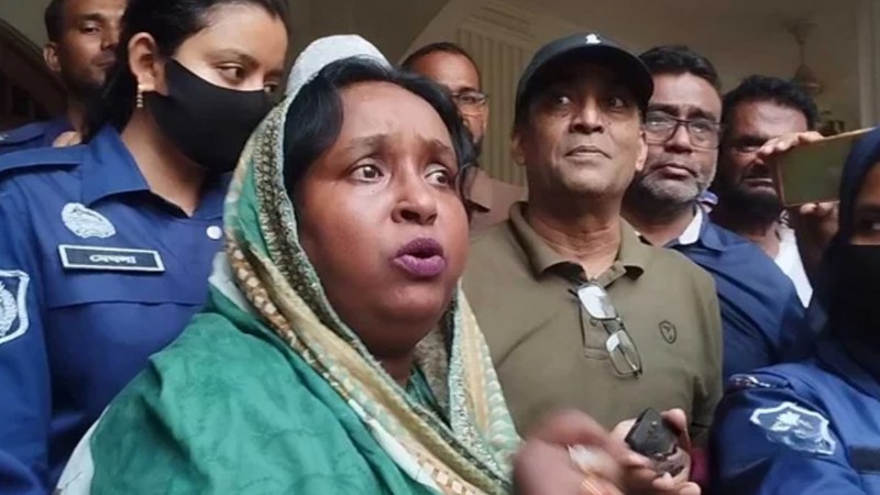 সেলিনা হায়াৎ আইভী শ্যোন অ্যারেস্ট