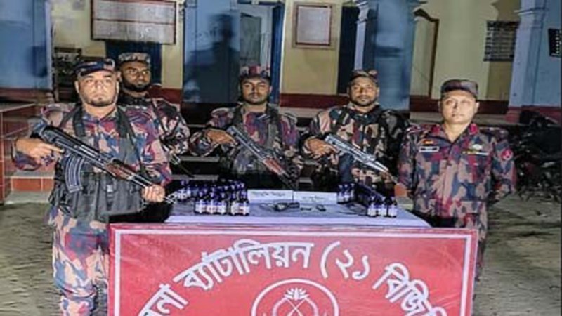 শার্শা সিমান্তে বিজিবি’র বিশেষ অভিযানে পিস্তল গুলি ও ম্যাগাজিন উদ্ধার