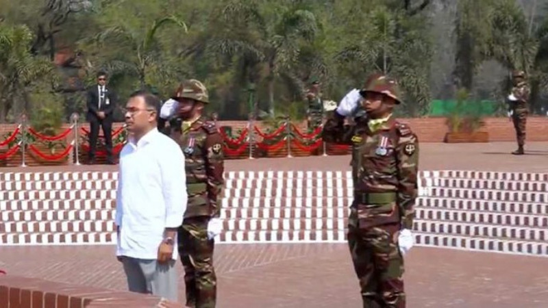 জাতীয় স্মৃতিসৌধে শ্রদ্ধা জানালেন প্রধানমন্ত্রী