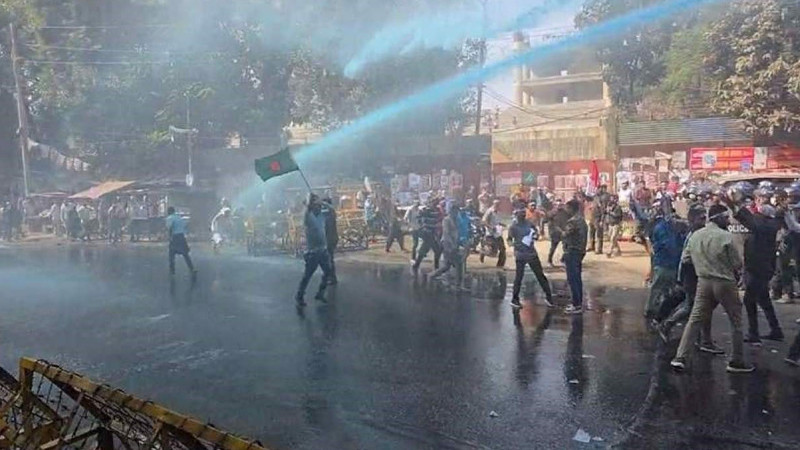 ৯ম পে-স্কেলের গেজেট দাবিতে যমুনা ঘেরাও সরকারি কর্মচারীদের