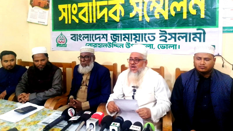 বোরহানউদ্দিনে জামায়াত নেতার বাড়ির পিছন থেকে অস্ত্র উদ্ধার, ঘটনার তদন্ত দাবী