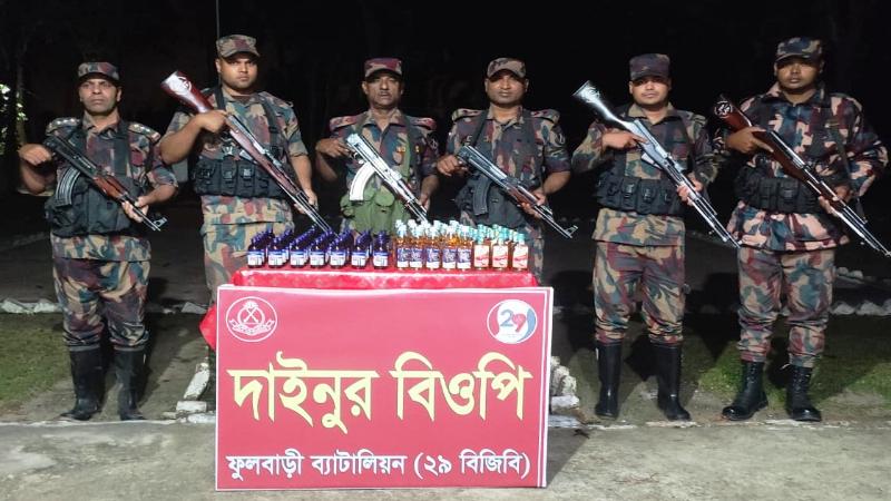 সীমান্তে বিজিবি অভিযান চালিয়ে মাদক আটক