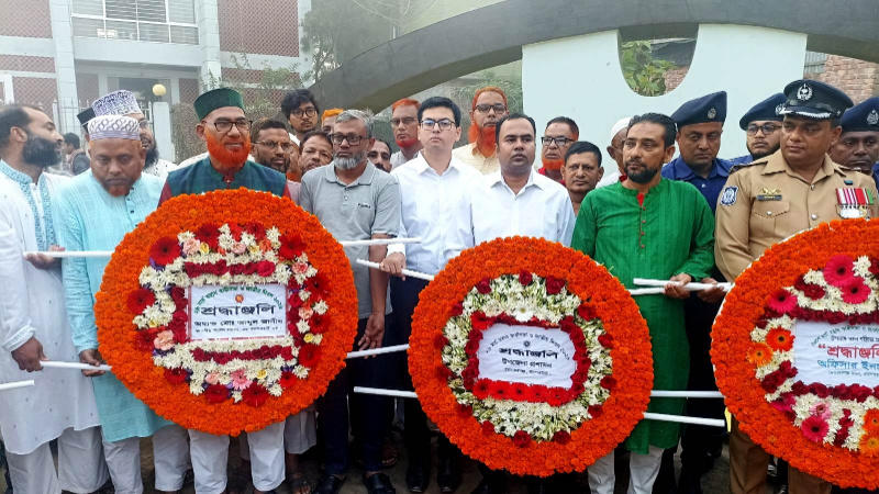 মহান স্বাধীনতা দিবসে মোরেলগঞ্জে প্রথম প্রহরে বিজয়স্তম্ভে পুষ্পার্ঘ্য অর্পণ