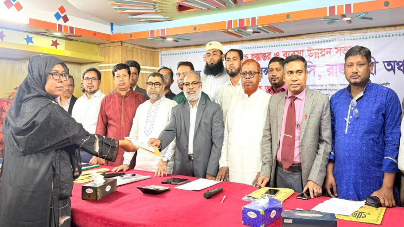 রাজশাহীতে পপুলার লাইফ ইনস্যুরেন্সের বীমা দাবির ১ কোটি ৪৭ লক্ষ টাকার চেক হস্তান্তর