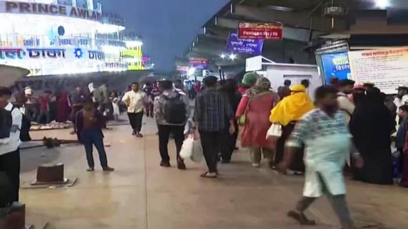ছুটি শেষে রাজধানীতে ফিরছে কর্মজীবী মানুষ, সদরঘাটে যাত্রীদের চাপ
