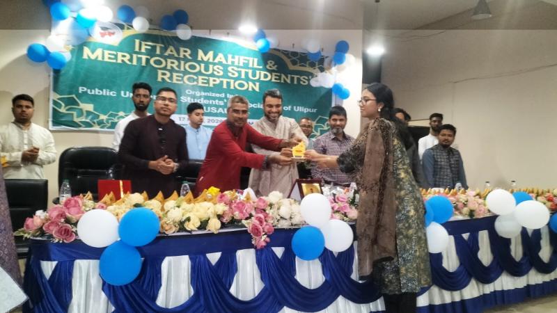 উলিপুরে কৃতি শিক্ষার্থীদের সম্বর্ধনা