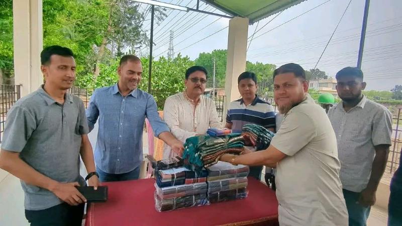 মাগুরা জেলা কারাগারে বন্দীদের জন্য লুঙ্গি ও শাড়ী বিতরণ করলেন মনোয়ার হোসেন খান এমপি