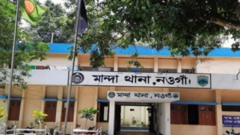নওগাঁর মান্দায় ইউনিয়ন পরিষদে রাতভর ধর্ষণচেষ্টার সালিশ