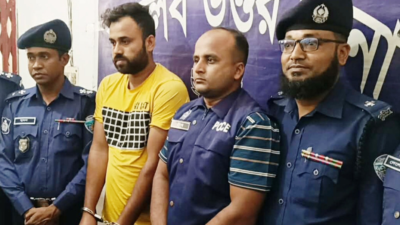 চাঁদপুরে প্রবাসীর বাড়ি থেকে বৃদ্ধার মরদেহ উদ্ধারের ঘটনায় গ্রেপ্তার ২