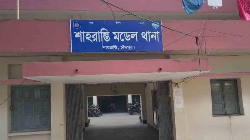 চাঁদপুরের শাহারাস্তিতে কন্যাকে ধর্ষণের অভিযোগে বাড়িতে তালা দিল বিক্ষুব্ধ জনতা