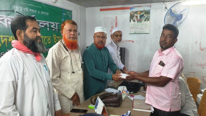 নওগাঁয় জুলাই গণঅভ্যুত্থানে শহীদ ৯ পরিবারের মাঝে জামায়াতের নগদ অর্থ সহায়তা