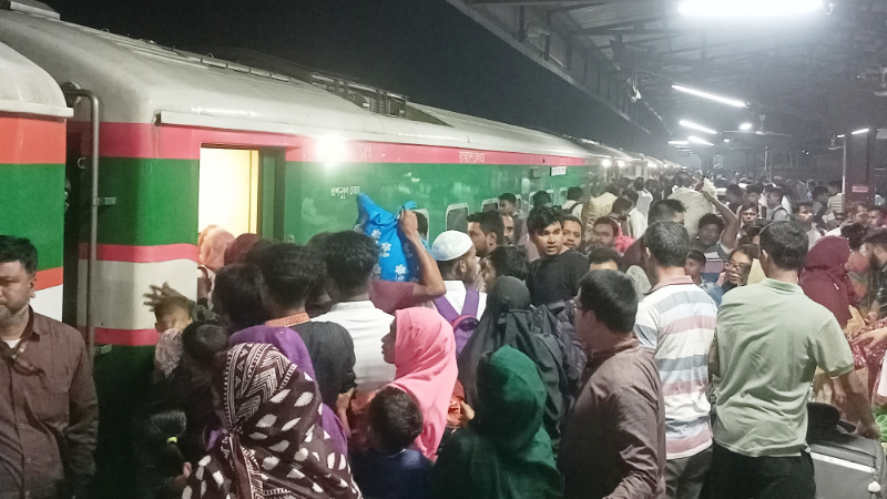 ঈদ শেষে সৈয়দপুর থেকে কর্মস্থলে ফিরছে মানুষ