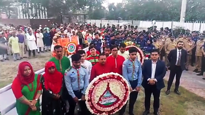 সিরাজগঞ্জে মহান স্বাধীনতা ও জাতীয় দিবস উপলক্ষে কুচকাওয়াজ ও পুরস্কার বিতরণ