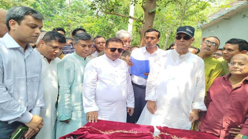 হঠাৎ তেলের চাহিদা বেড়ে যাওয়ার মধ্যে দূর্ণীতি  এবং কালোবাজারি হচ্ছে – বিদুৎ জ্বালানি মন্ত্রী