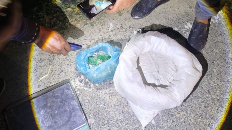 গোদাগাড়ীতে ৮ কেজি ৩৯০ গ্রাম গান পাউডার ও কাচের গুঁড়া উদ্ধার