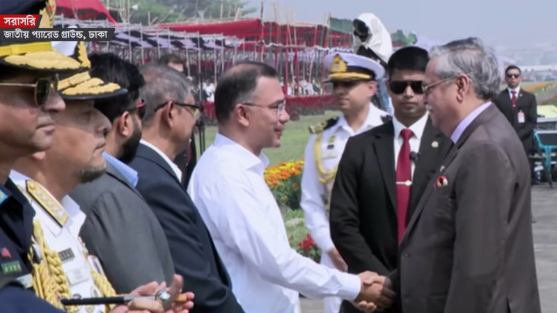 স্বাধীনতা দিবসের কুচকাওয়াজে রাষ্ট্রপতি ও প্রধানমন্ত্রী