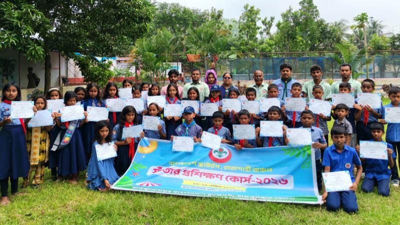 বাংলাদেশ স্কাউটস জয়পুরহাট জেলার ব্যবস্থাপনায় ১০ দিন ব্যাপী সাঁতার প্রশিক্ষণ কোর্সের সনদ বিতরণ