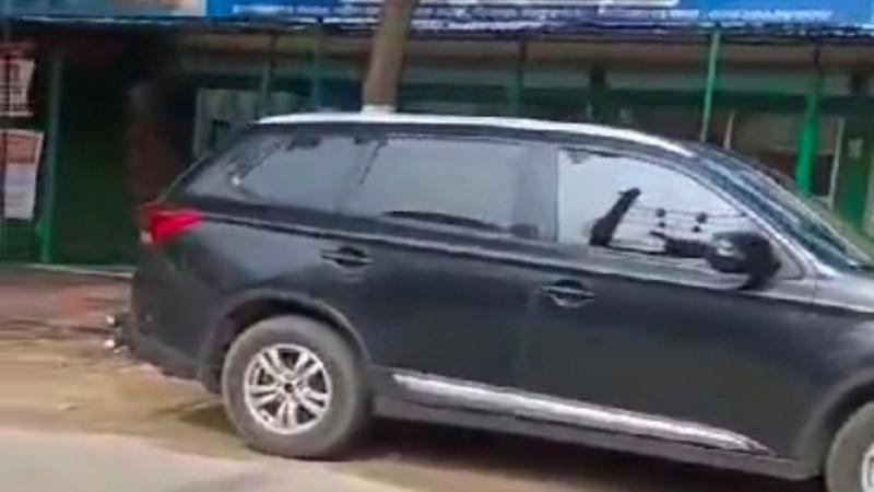 রাণীশংকৈলে সরকারি গাড়ি নিয়ে ব্যক্তিগত চেম্বারে স্বাস্থ্য কর্মকর্তা-ভিডিও ভাইরাল