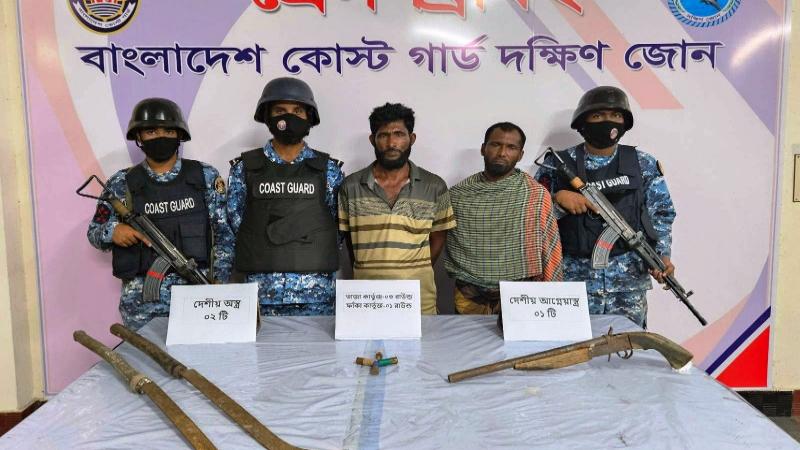 ভোলার দৌলতখানে অস্ত্র ও গেলাবারুদসহ ২ ডাকাত আটক