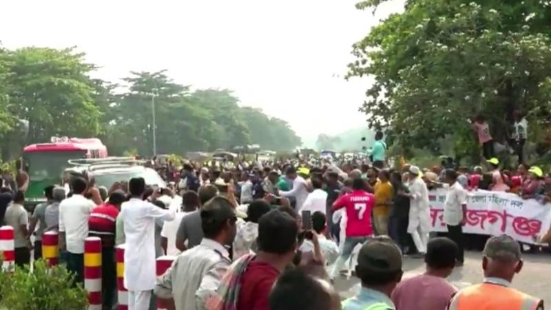 সিরাজগঞ্জের মহাসড়কের পথে পথে গণমানুষের ভালবাসায় সিক্ত হলেন প্রধানমন্ত্রী তারেক রহমান