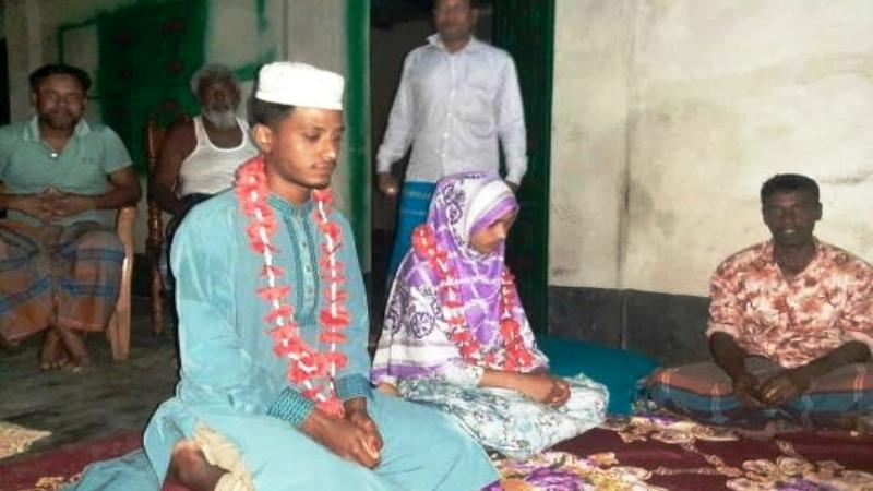 বিরামপুরে বিয়ের দাবিতে অনশন: অবশেষে বিয়ে