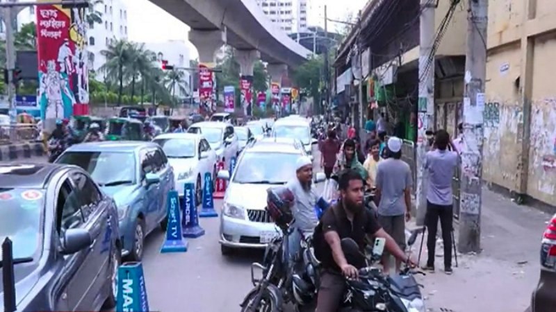 তেলের লাইনে আগের মতোই গাড়ি, কমছে না ভোগান্তি কমছে না সারি