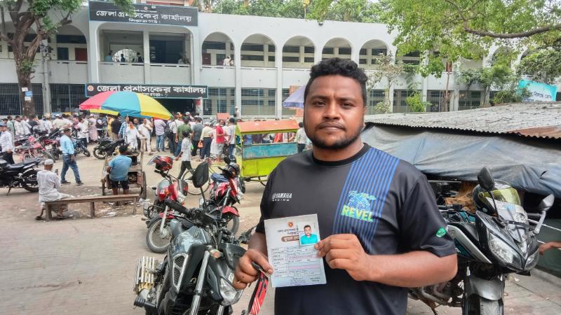 সিরাজগঞ্জে ফুয়েল কার্ডে তেল বিক্রি শুরু
