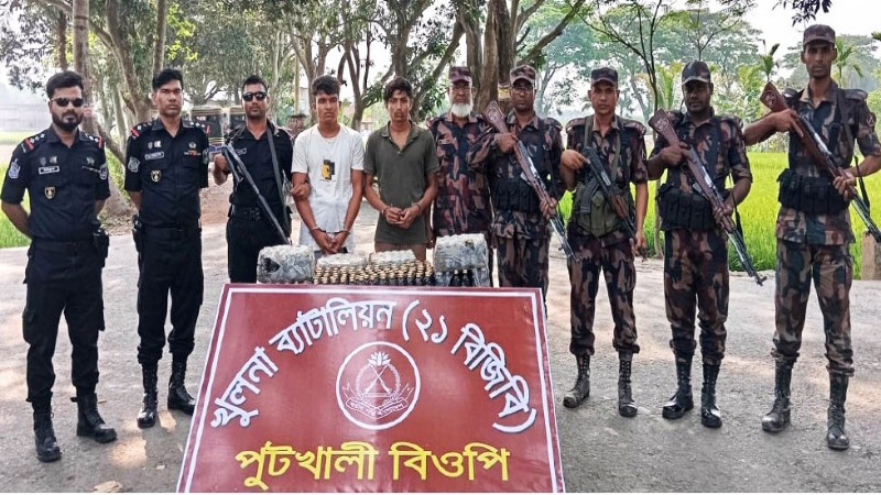 বেনাপোল সীমান্তে বিজিবি ও র‌্যাবের যৌথ অভিযানে ৩৭২ বোতল ফেনসিডিলসহ আটক ২