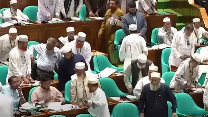 সংসদ থেকে বিরোধী দলের ওয়াকআউট