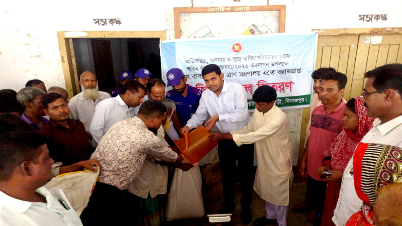 ফুলবাড়ী উপজেলার দৌলতপুর ইউপিতে ভিজিএফ এর চাউল বিতরণ