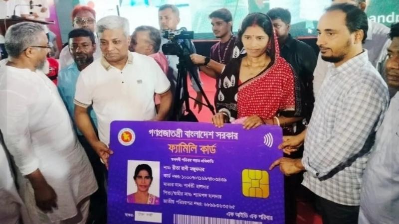 যশোরে ২০৪২টি পরিবারের মধ্যে ফ্যামিলি কার্ড বিতরণে উদ্বোধন করলেন প্রধানমন্ত্রী তারেক রহমান