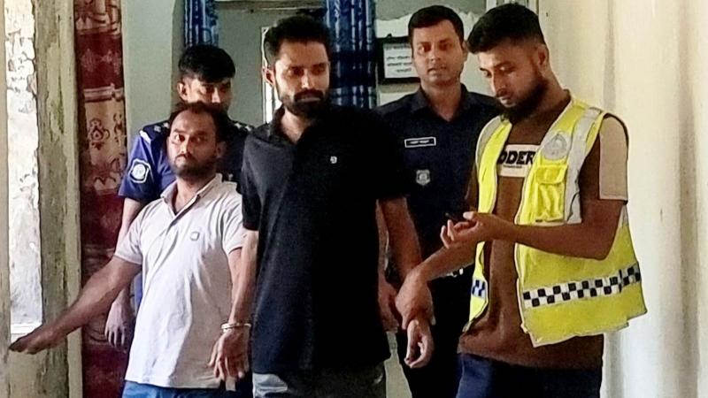 ফকিরহাটে সাড়ে ১৩ লাখ টাকার অ্যালুমিনিয়ামসহ ট্রাক ডাকাতি, আটক ২
