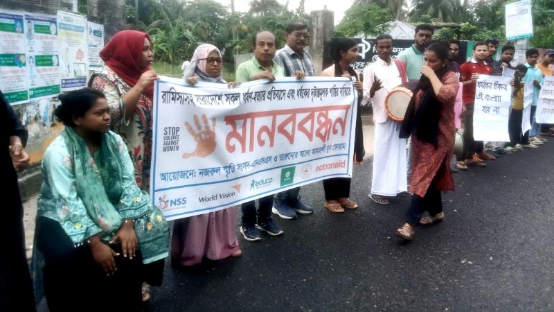 আমতলীতে রামিসা সহ সকল ধর্ষণ এর বিচার দাবিতে মানববন্ধন