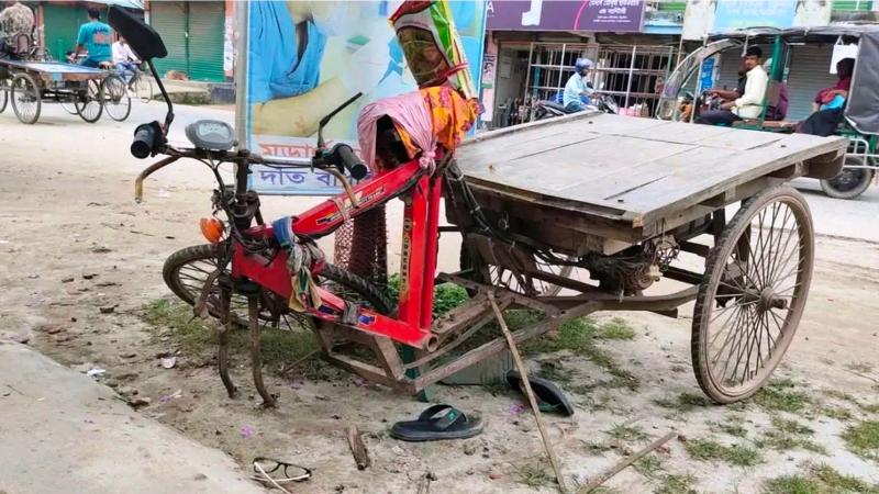 রাণীশংকৈলে মোটরসাইকেল-ভ্যান মুখোমুখি সংঘর্ষে ভ্যানচালক নিহত-দুই কিশোর আশঙ্কাজনক