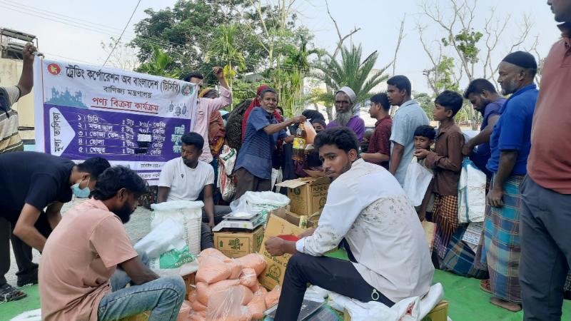 মোরেলগঞ্জে ঈদ-উল আযহা উপলক্ষে টিসিবি পন্য বিক্রয় শুরু