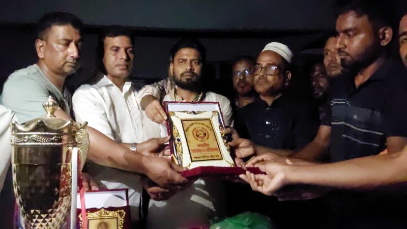 মোরেলগঞ্জে প্রীতি ফুটবল খেলায় পঞ্চকরণ ক্রীড়া সংঘ চ্যাম্পিয়ন